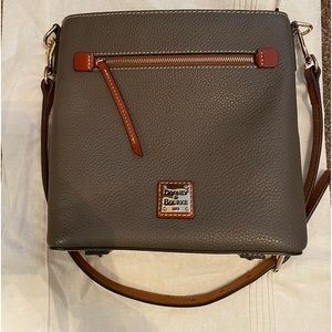 Dooney & Bourke Pebble Grain Zip Crossbody Shoulder Bag/elephant